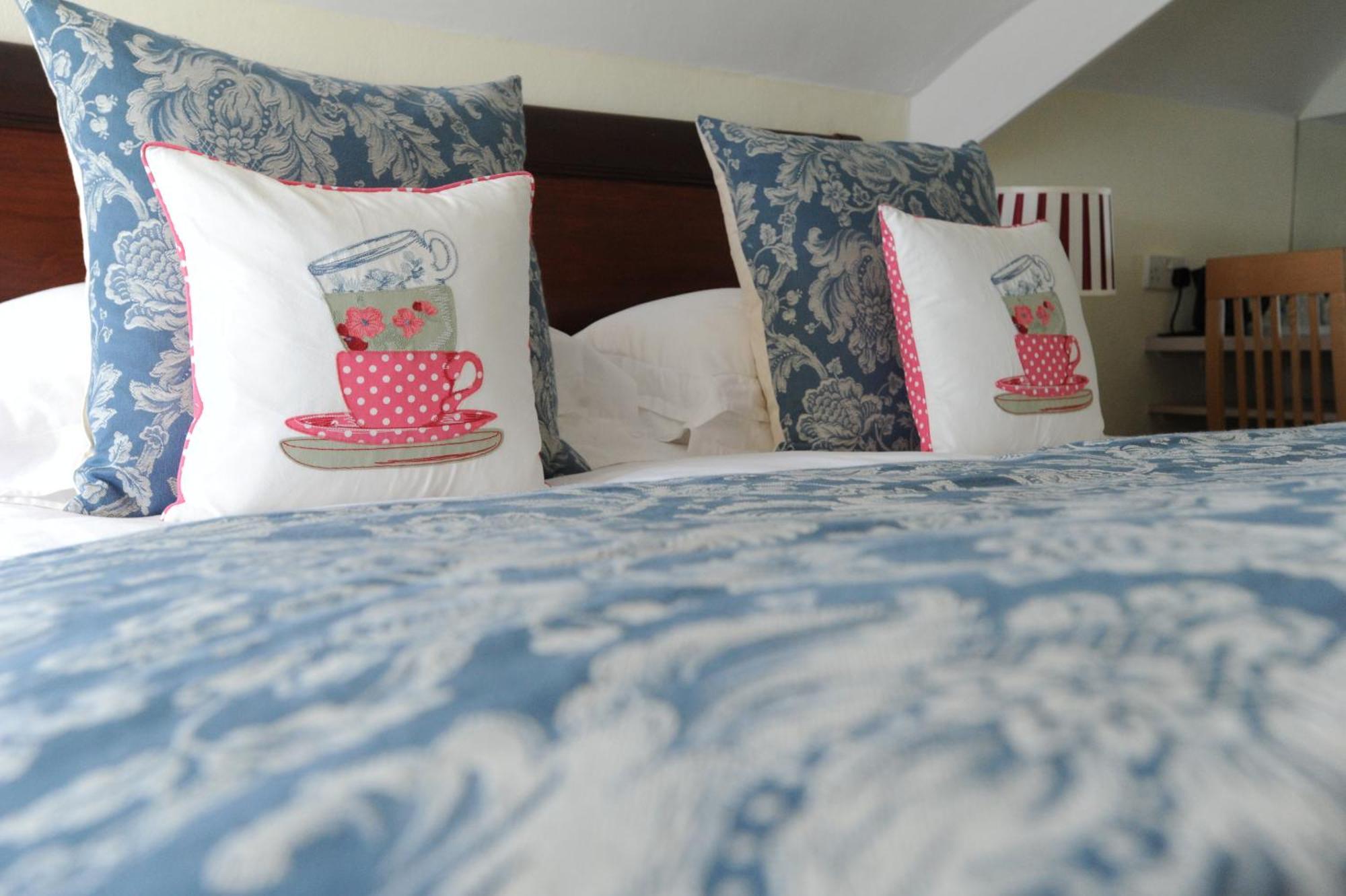 Anacapri Hotel Falmouth Room photo A bed with a duvet
