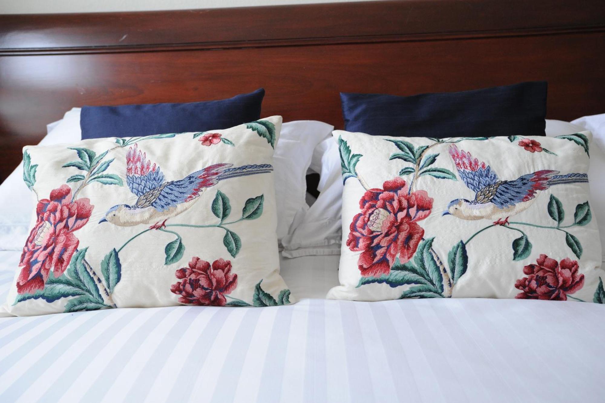 Anacapri Hotel Falmouth Room photo Pillows on a bed
