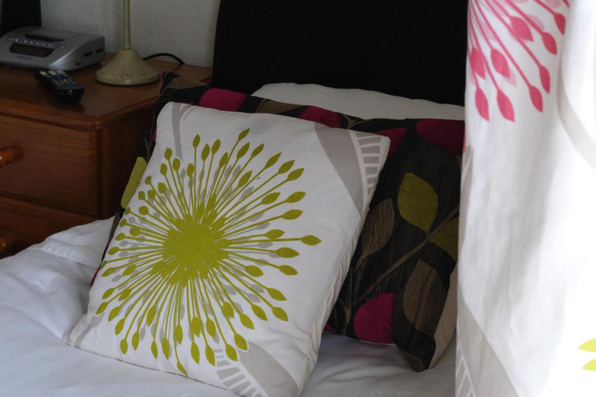 Anacapri Hotel Falmouth Room photo Cushions